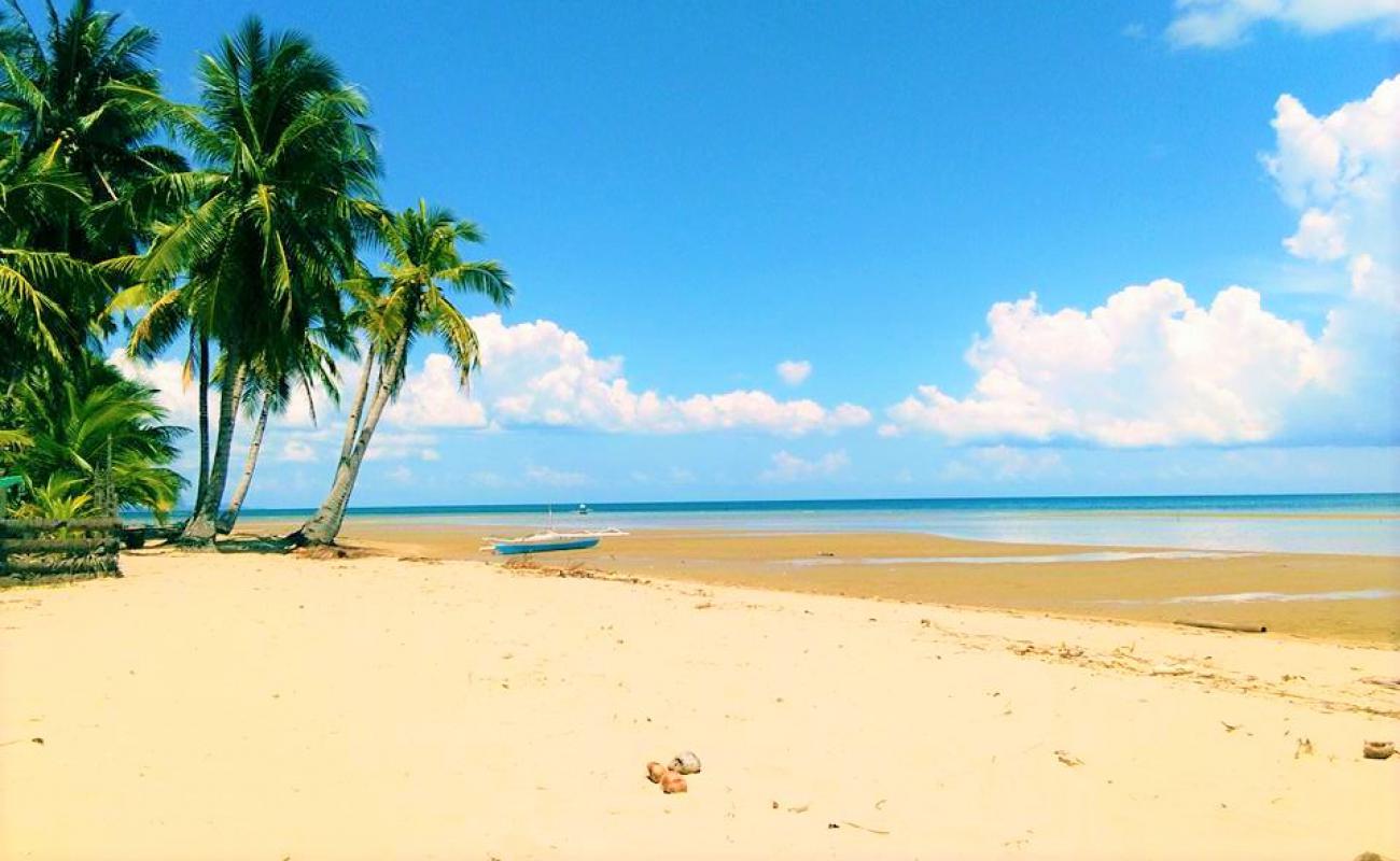 Foto af Salimbanog Beach med lys fint sand overflade