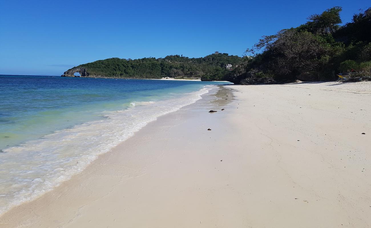 Foto af Savoy Beach med lys fint sand overflade