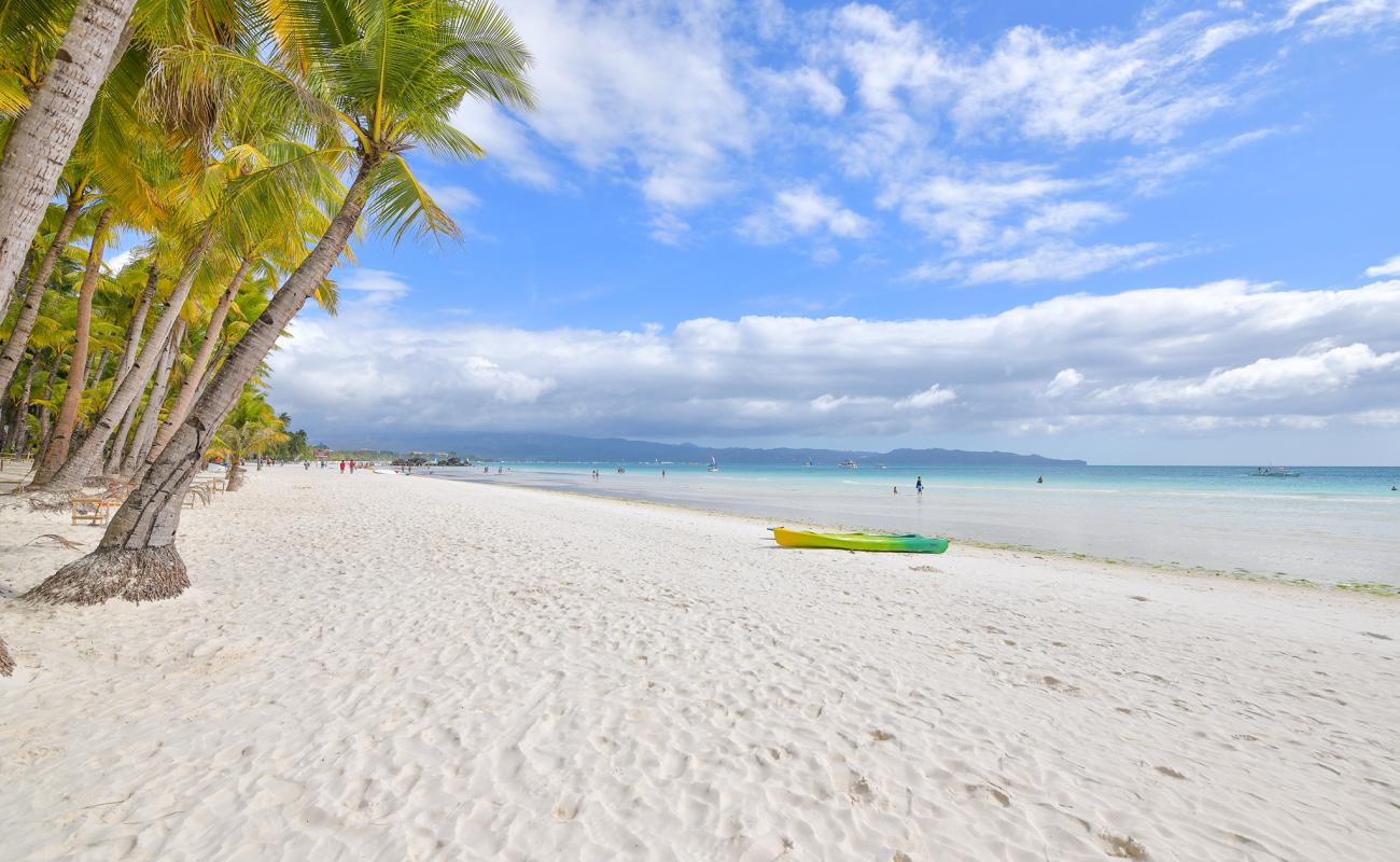 Foto af Fredag Strand med hvidt fint sand overflade