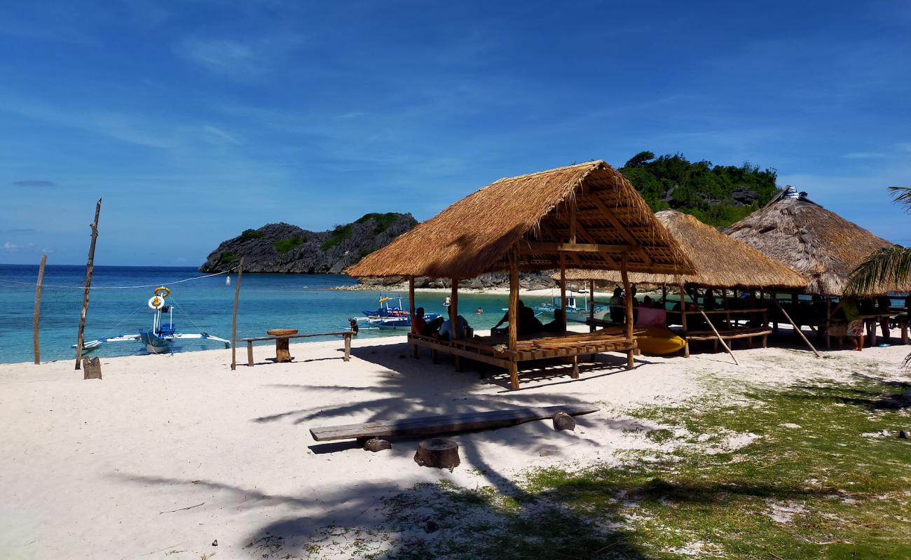 Foto af Bislig Beach med hvidt sand overflade