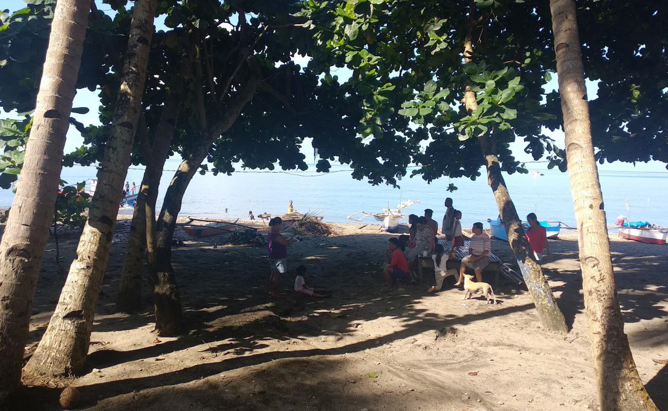 Foto af Barangay Bonawon Beach med grå sand overflade