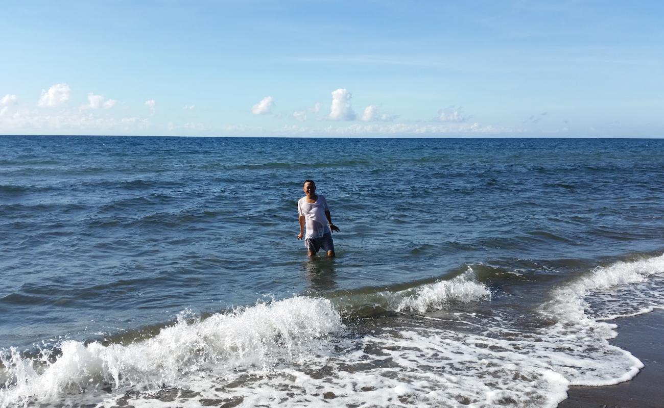 Foto af Sumaliring Beach med grå sand overflade