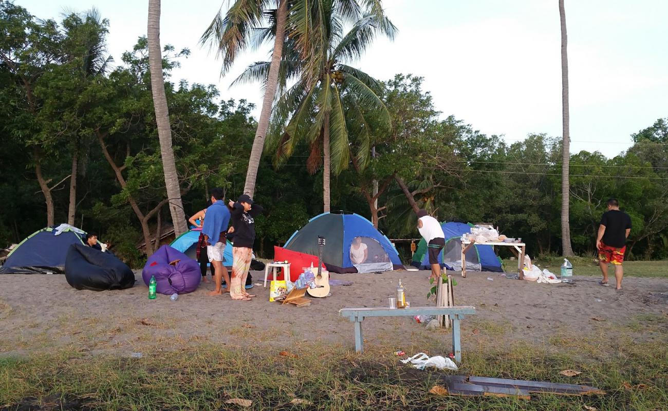 Foto af Salawaki Beach med grå sand overflade