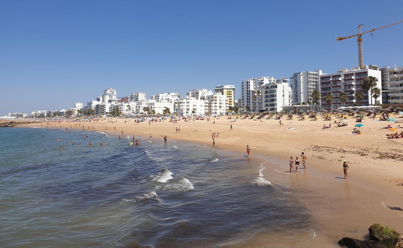 Foto af Praia de Quarteira med brunt sand overflade