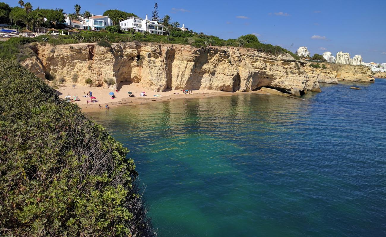 Foto af Praia dos Tremocos med fin brunt sand overflade