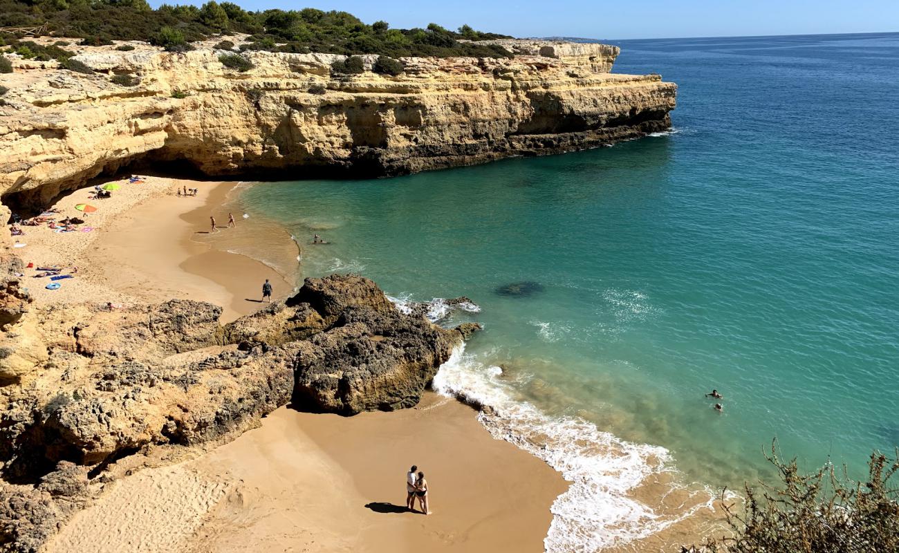 Foto af Praia de Albandeira med fin brunt sand overflade