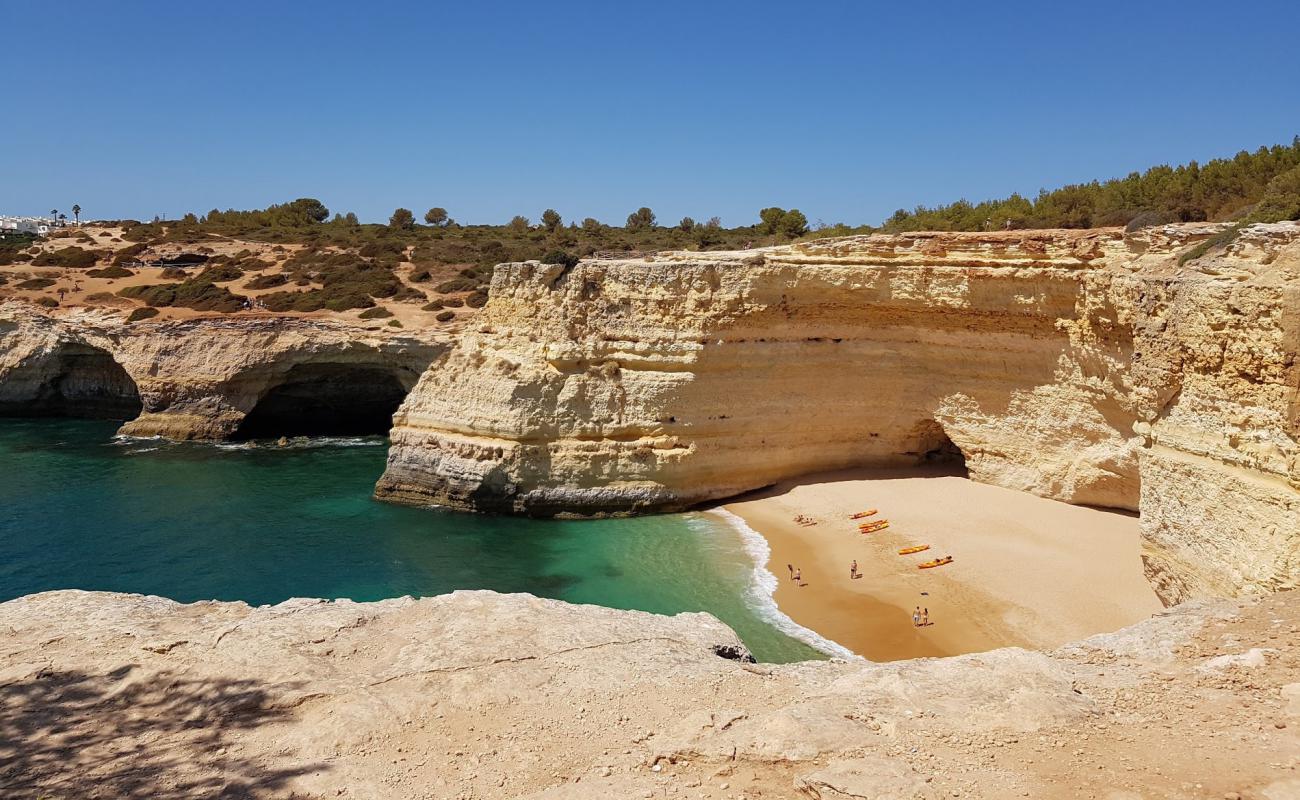 Foto af Praia da Corredoura med fin brunt sand overflade