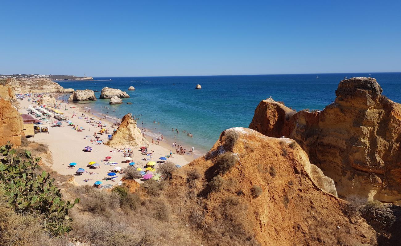 Foto af Praia dos Tres Castelos med lys fint sand overflade