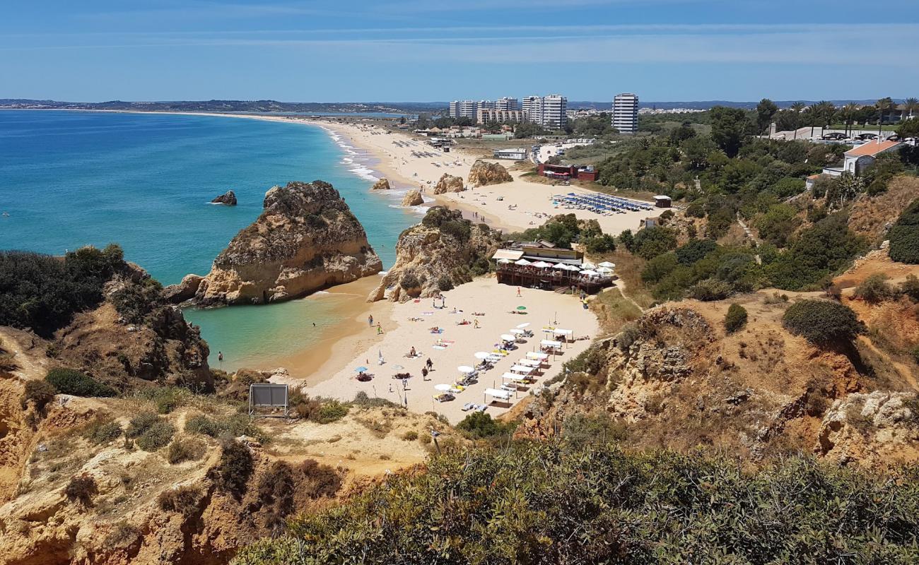 Foto af Praia de Alvor med lys fint sand overflade