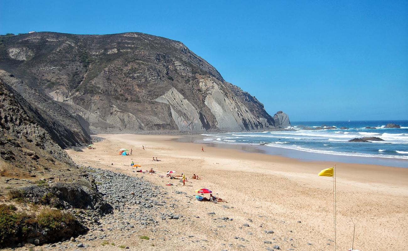 Foto af Praia do Castelejo med lys fint sand overflade