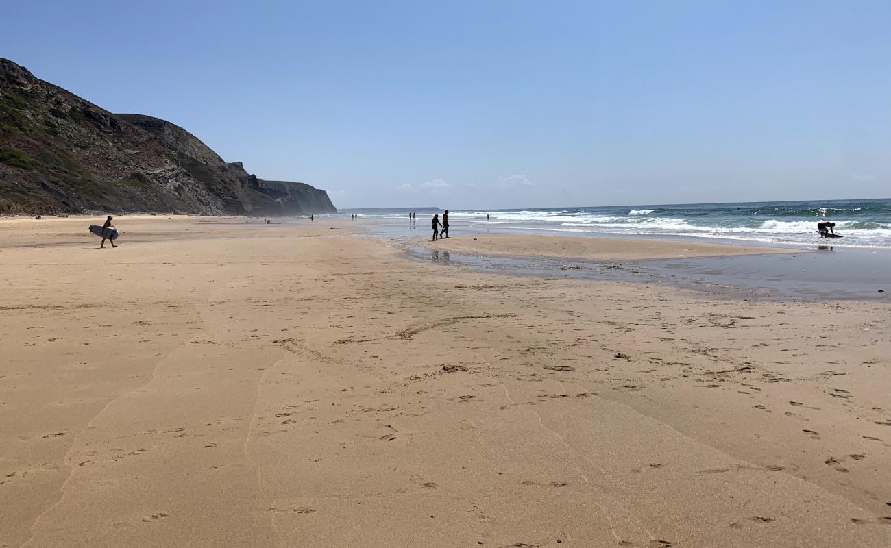 Foto af Vale Figueiras Beach med lys sand overflade