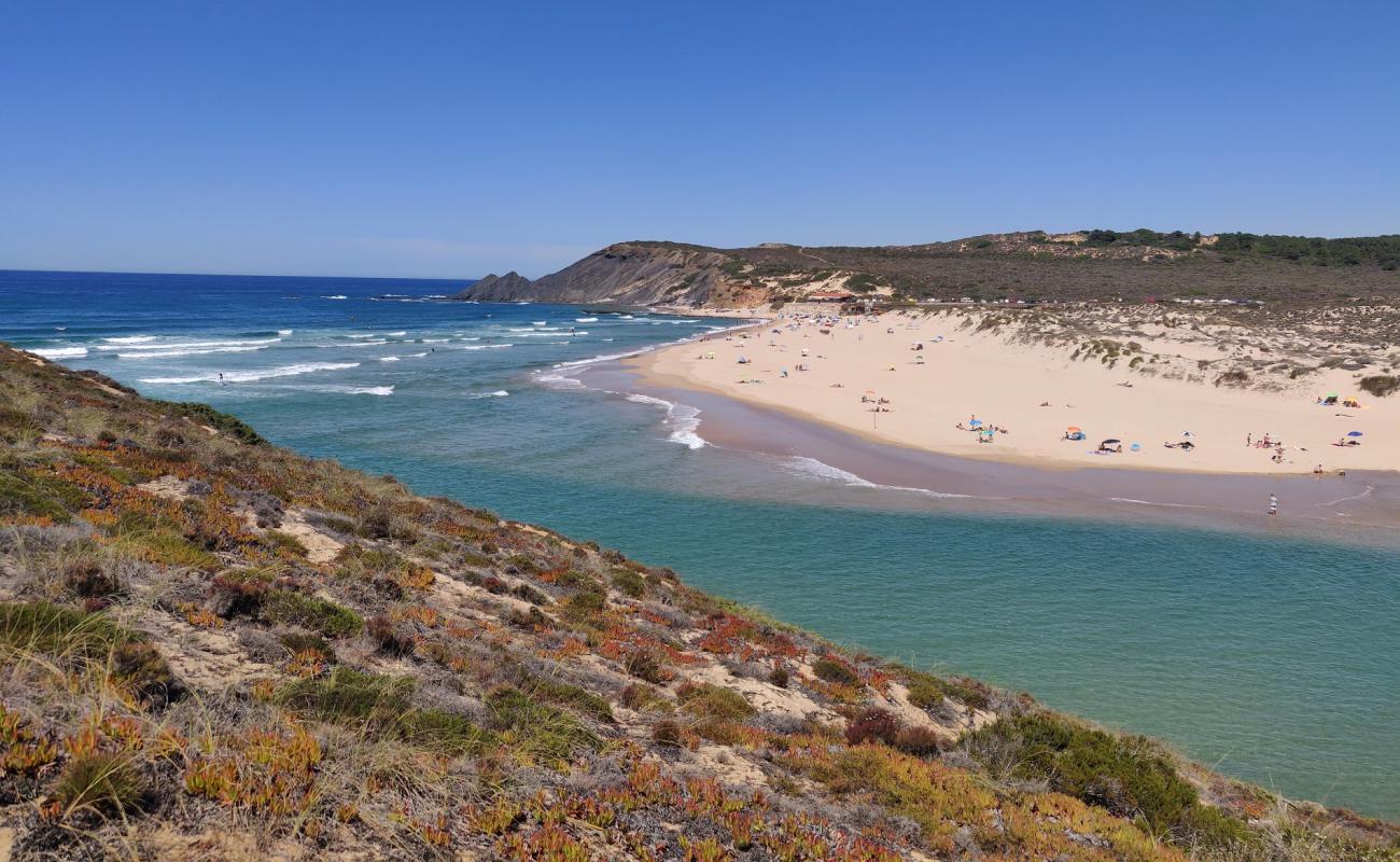 Foto af Praia da Amoreira med lys fint sand overflade