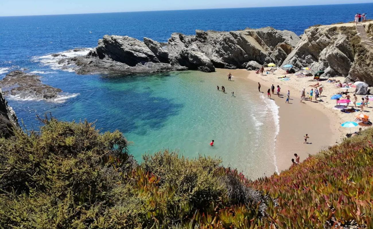 Foto af Praia dos Buizinhos med lys sand overflade