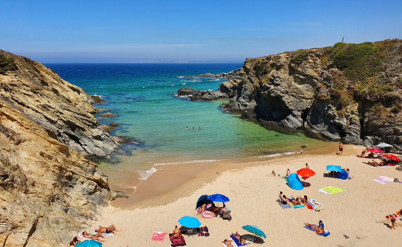 Foto af Praia do Serro da Aguia med lys sand overflade