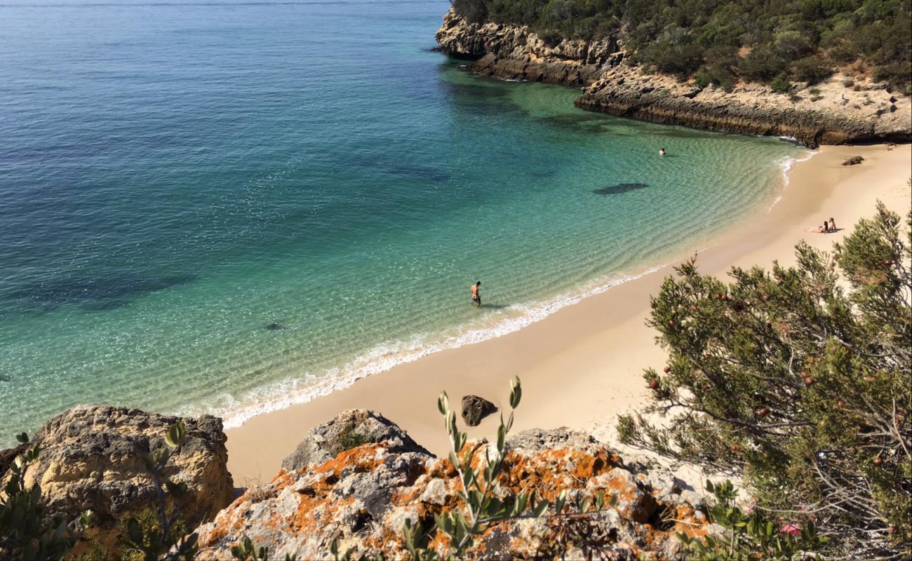 Foto af Praia dos Coelhos med hvidt fint sand overflade