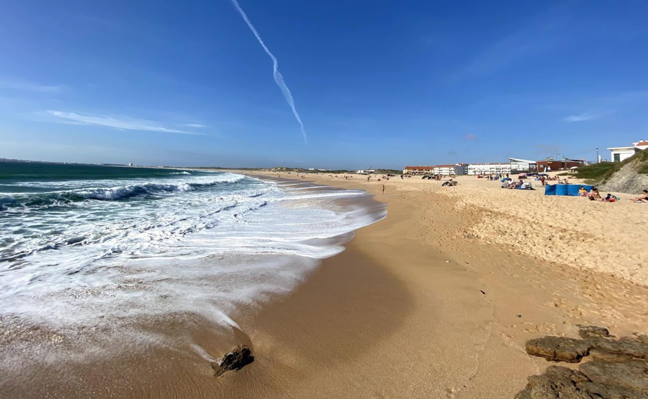 Foto af Praia da Consolacao med lys fint sand overflade