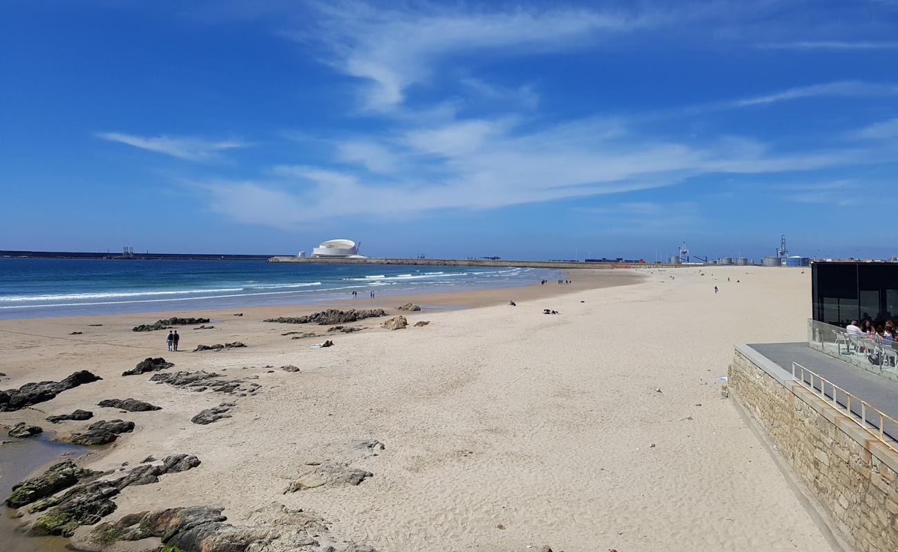 Foto af Praia de Matosinhos med lys fint sand overflade