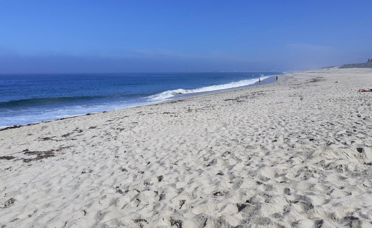 Foto af Praia de Mindelo med lys fint sand overflade