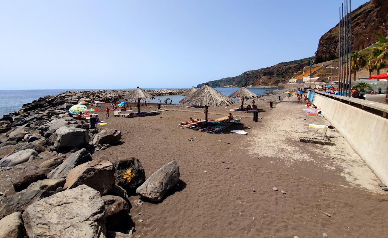 Foto af Praia Da Ribeira Brava med gråt sand og sten overflade