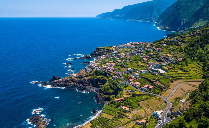 Foto af Praia da Laje med sten overflade