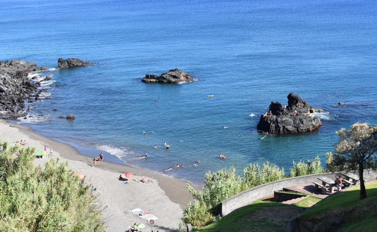 Foto af Praia Ribeira das Tainhas med grå sand overflade