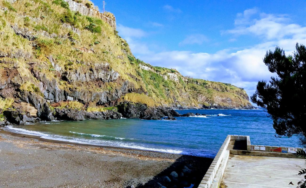 Foto af Praia da Calheta med gråt sand og sten overflade