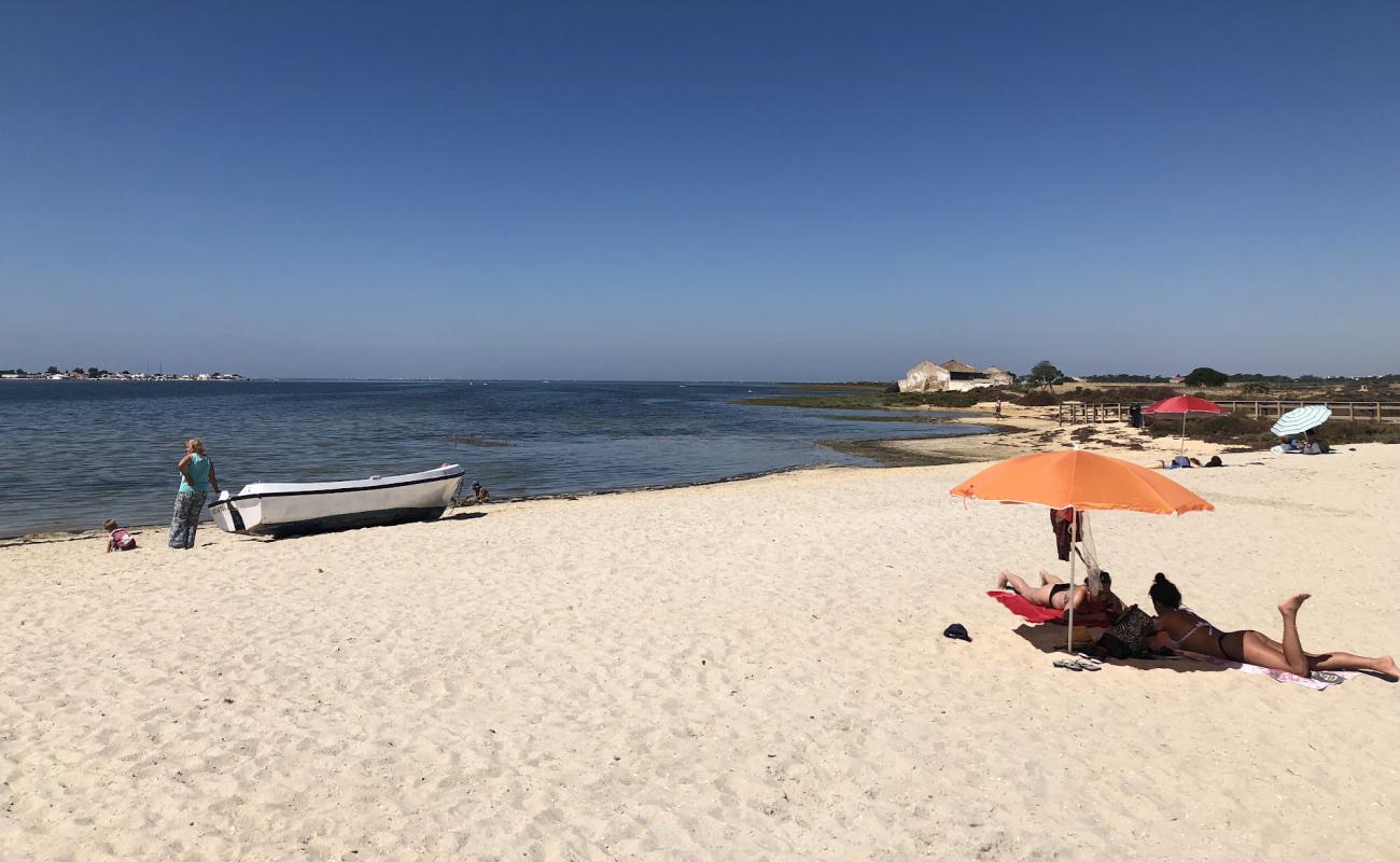 Foto af Praia dos Cavacos med lys sand overflade