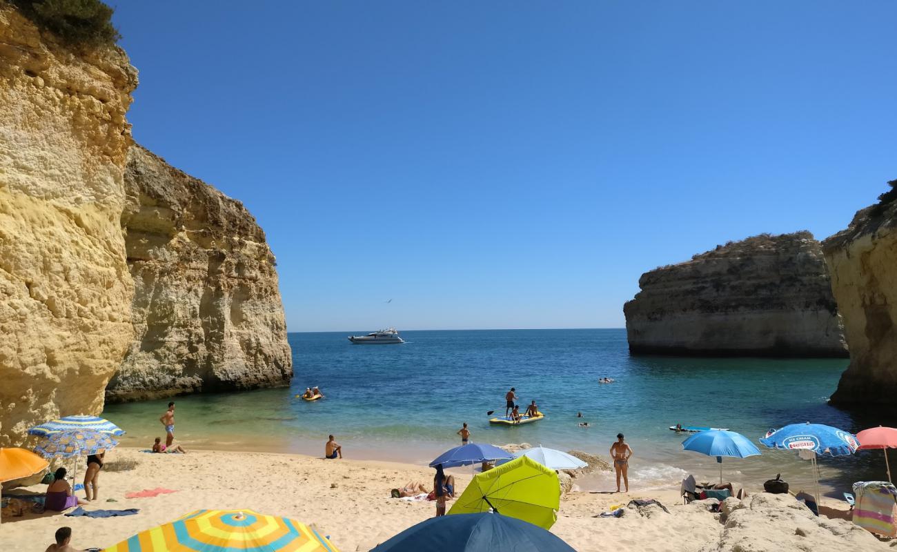 Foto af Praia do Barranquinho med lys sand overflade