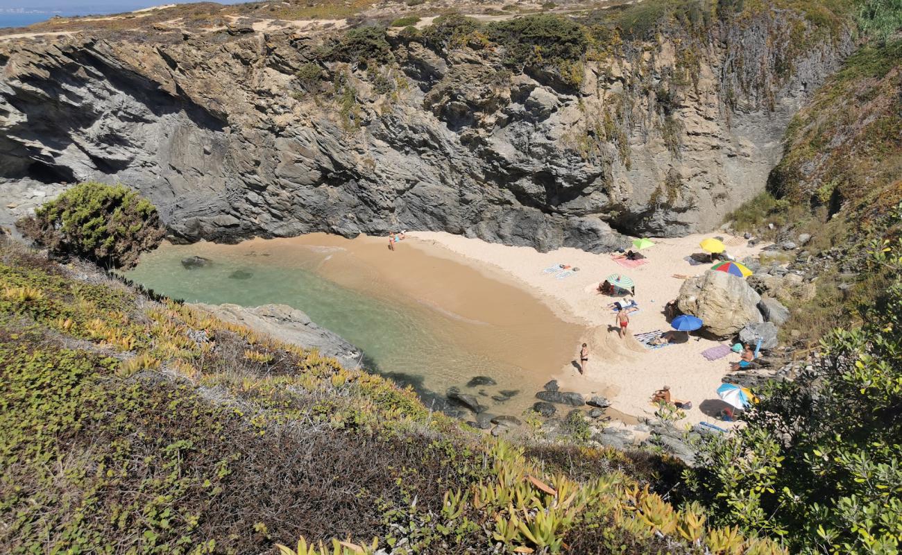 Foto af Praia do Espingardeiro med lys sand overflade