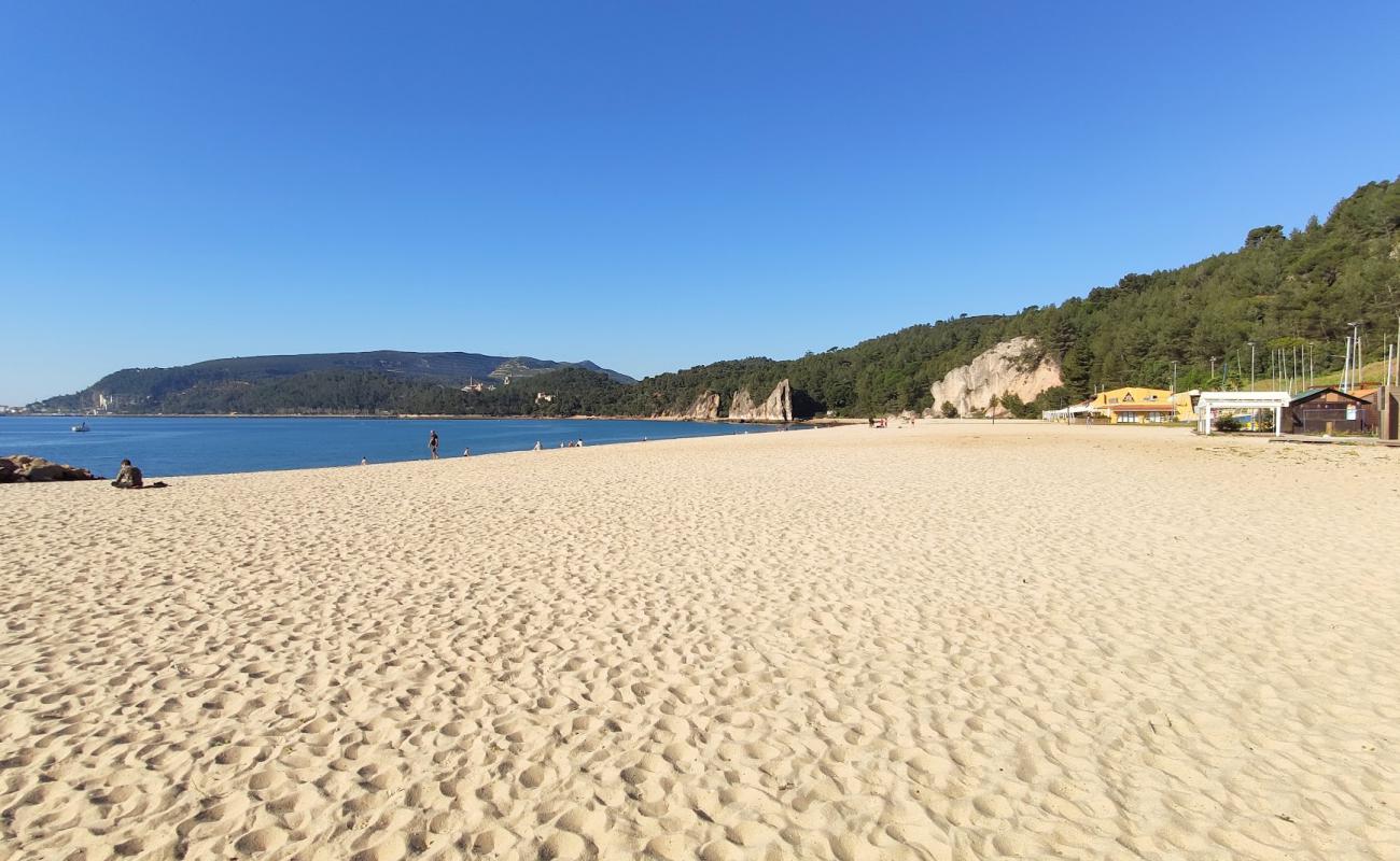 Foto af Praia de Albarquel med lys sand overflade