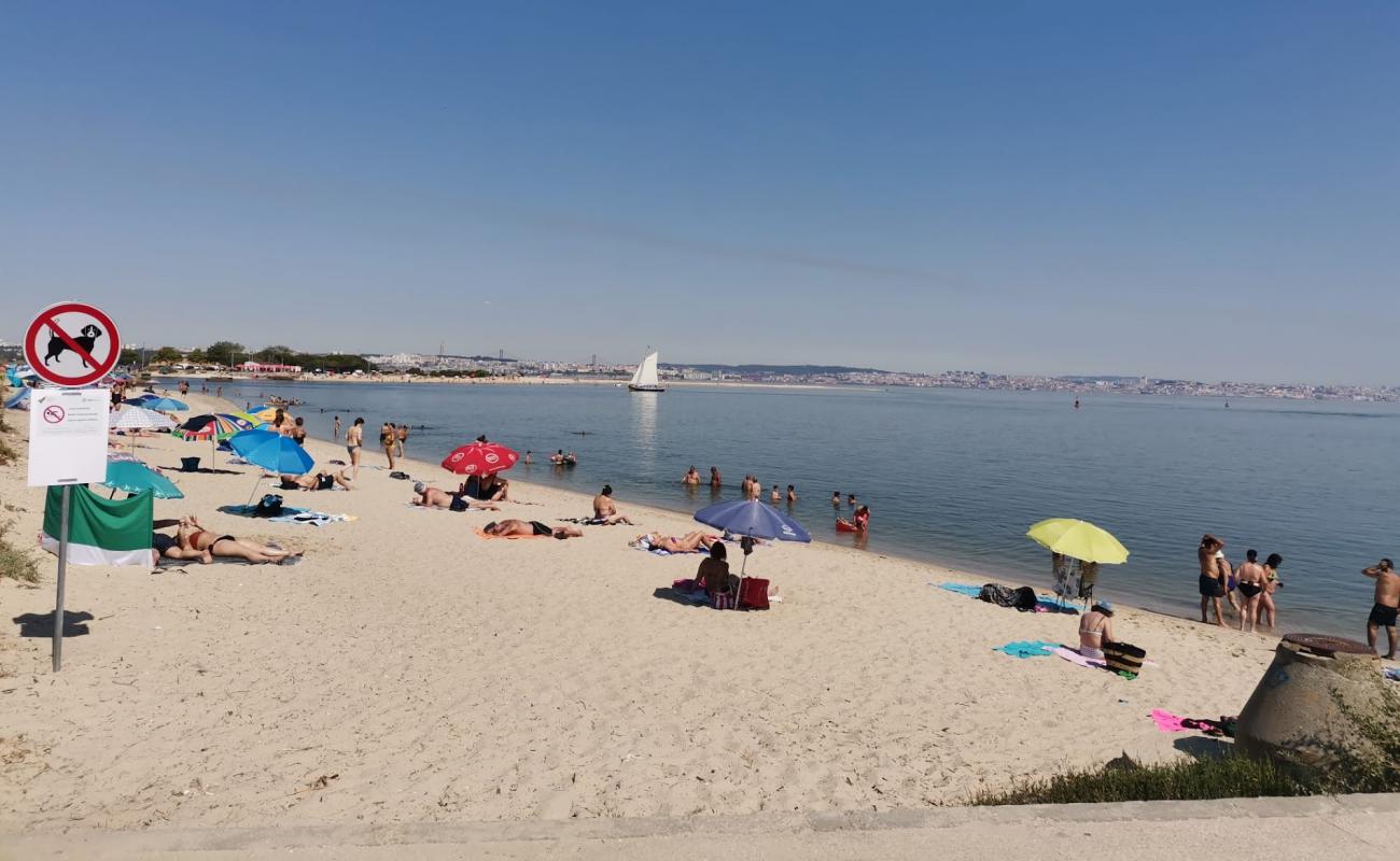 Foto af Praia do Seixal med lys sand overflade