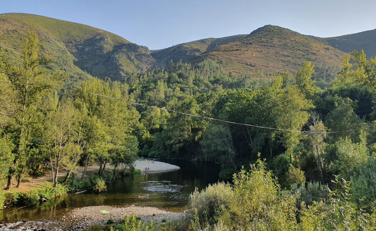 Foto af Praia Fluvial de Meitriz med sten overflade