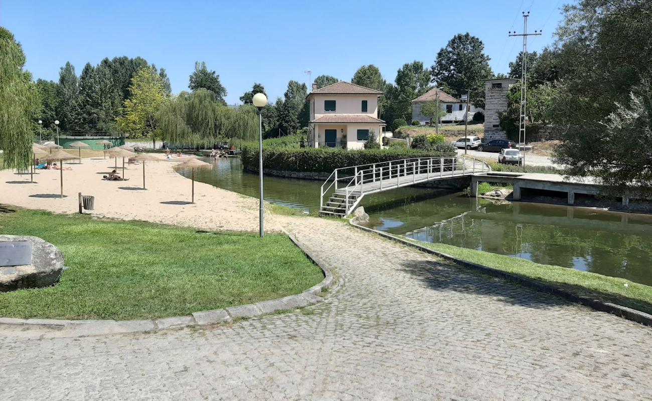 Foto af Praia Fluvial de Vila Mea med lys sand overflade