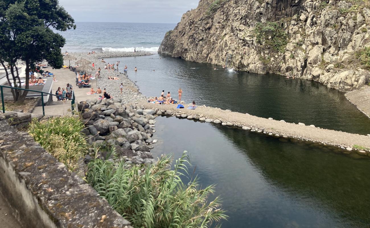 Foto af Complexo Balnear do Calhau de S. Jorge med sten overflade