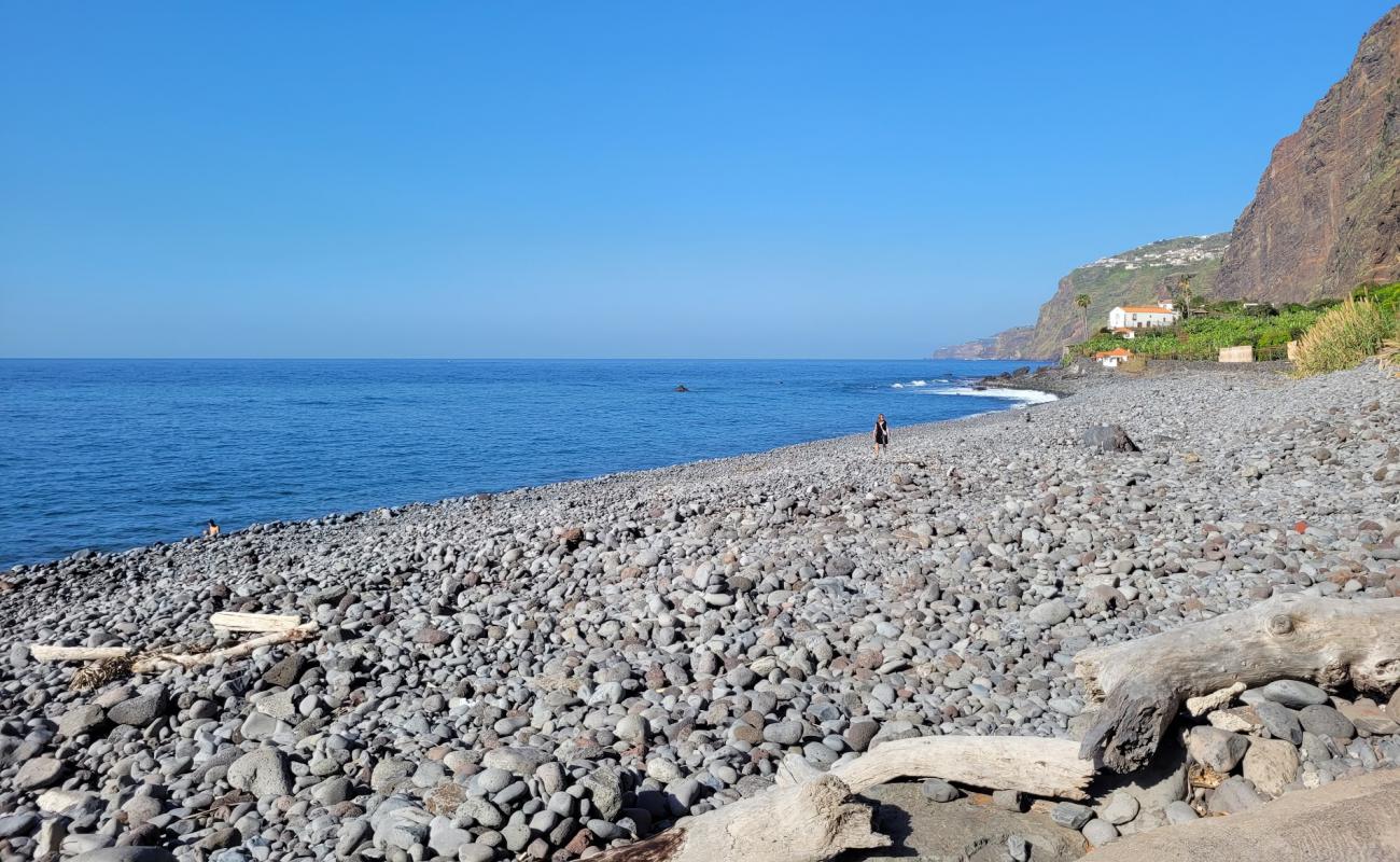 Foto af Praia da Faja dos Padres med grå sten overflade