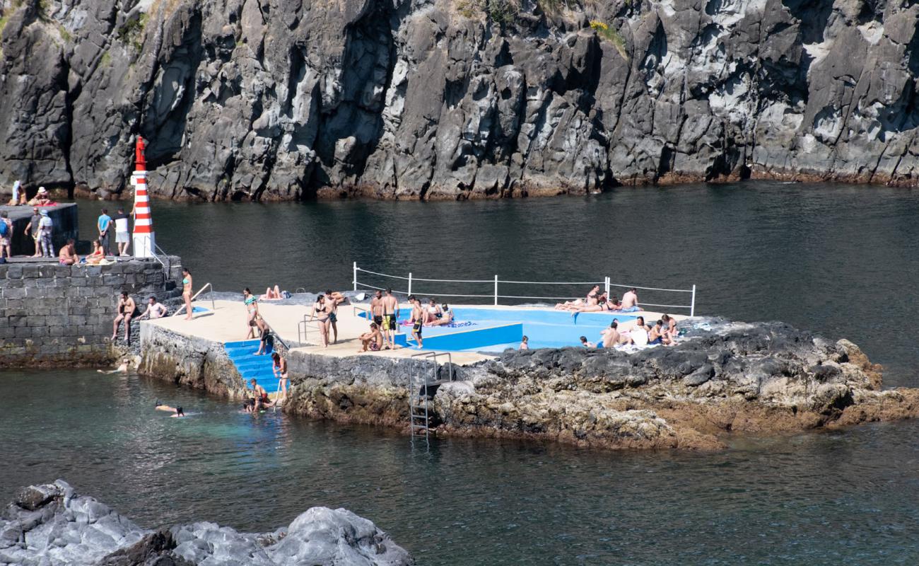 Foto af Piscina de Caloura med betonovertræk overflade