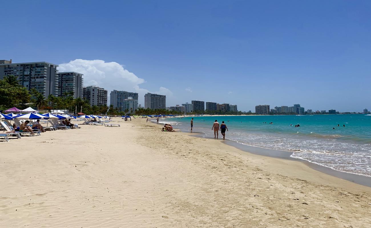 Foto af Isla Verde West med lys fint sand overflade