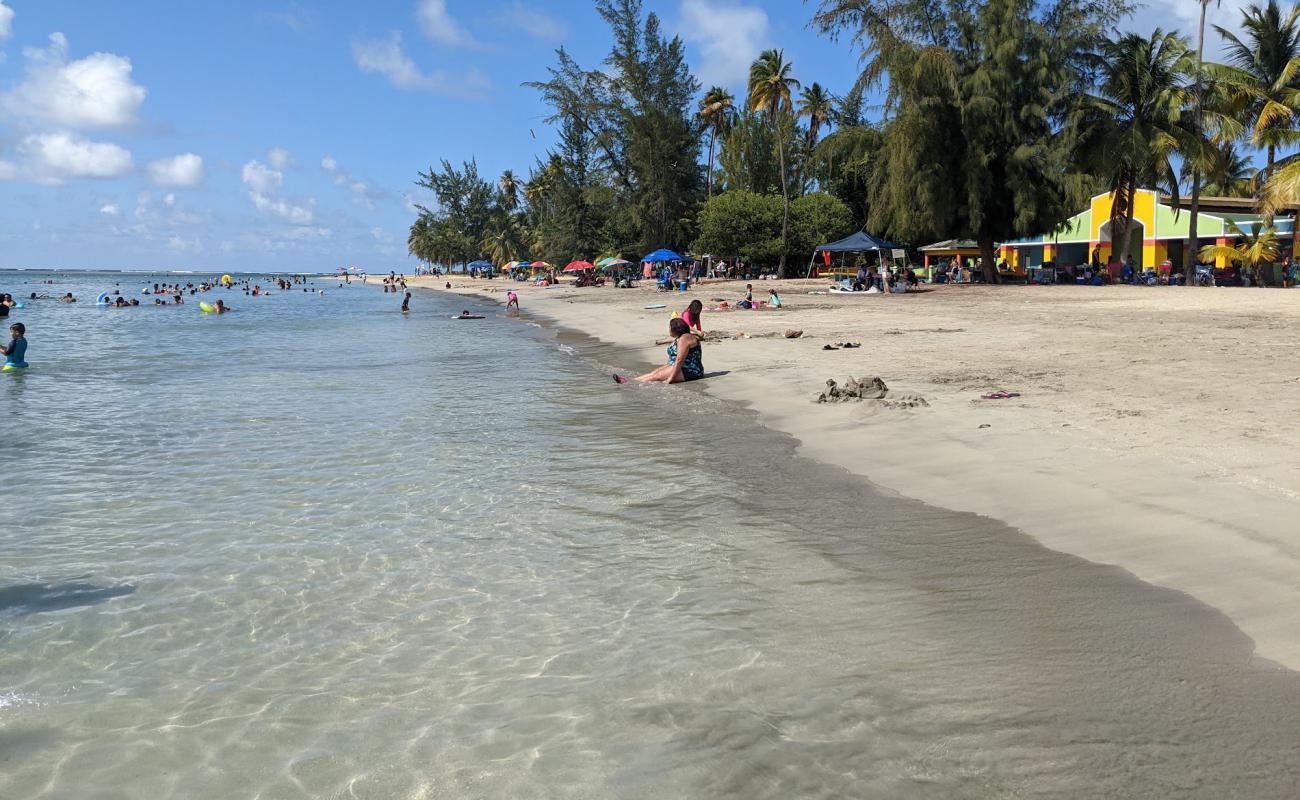 Foto af Playa de Luquillo med lys sand overflade