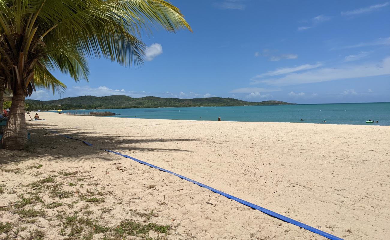 Foto af Playa Tanga med lys fint sand overflade