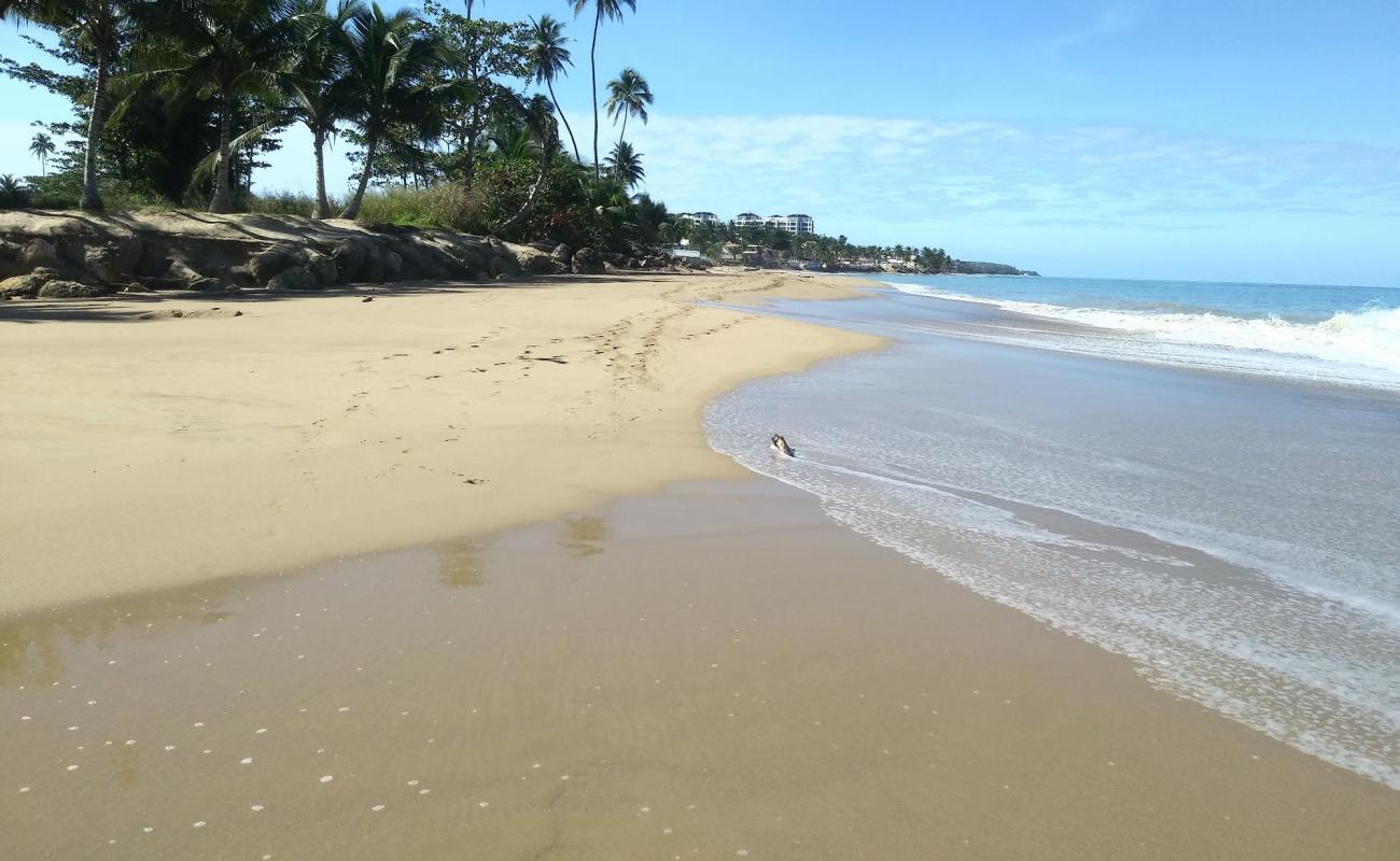 Foto af Pico de Piedra beach med lys sand overflade