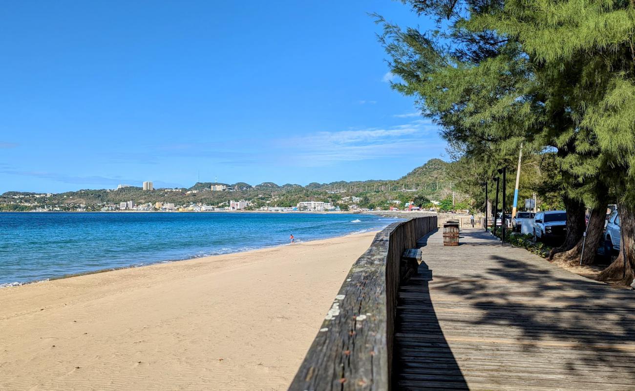 Foto af Colon beach med lys sand overflade