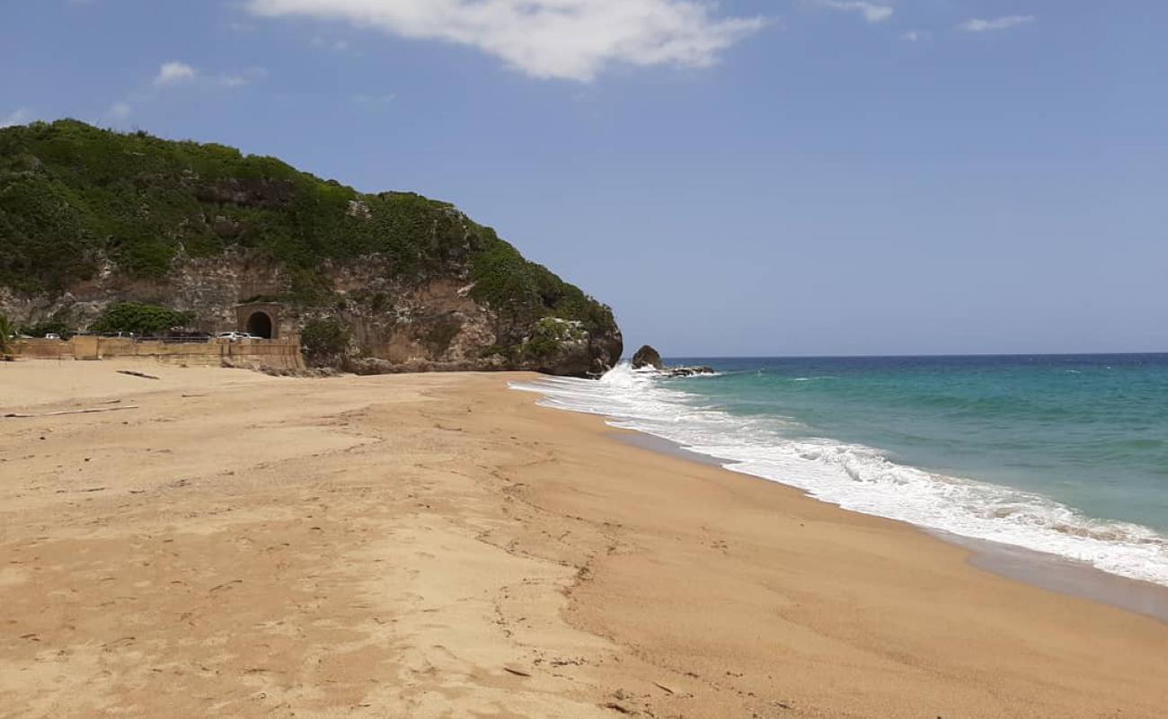 Foto af Playa Guajataca med lys sand overflade