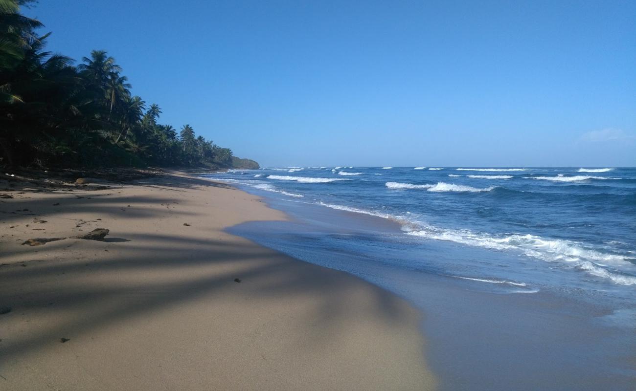 Foto af Callada beach med lys sand overflade