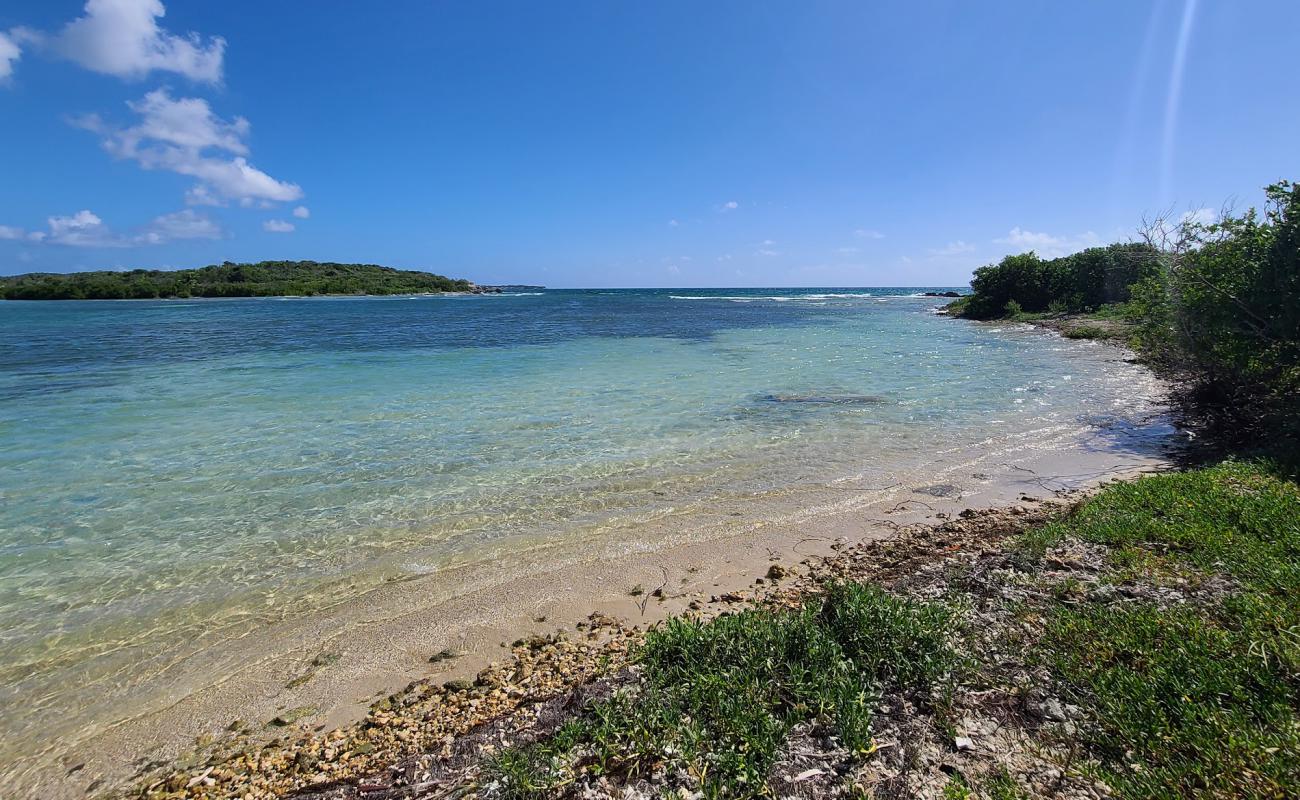 Foto af Blue beach med gråt sand og sten overflade