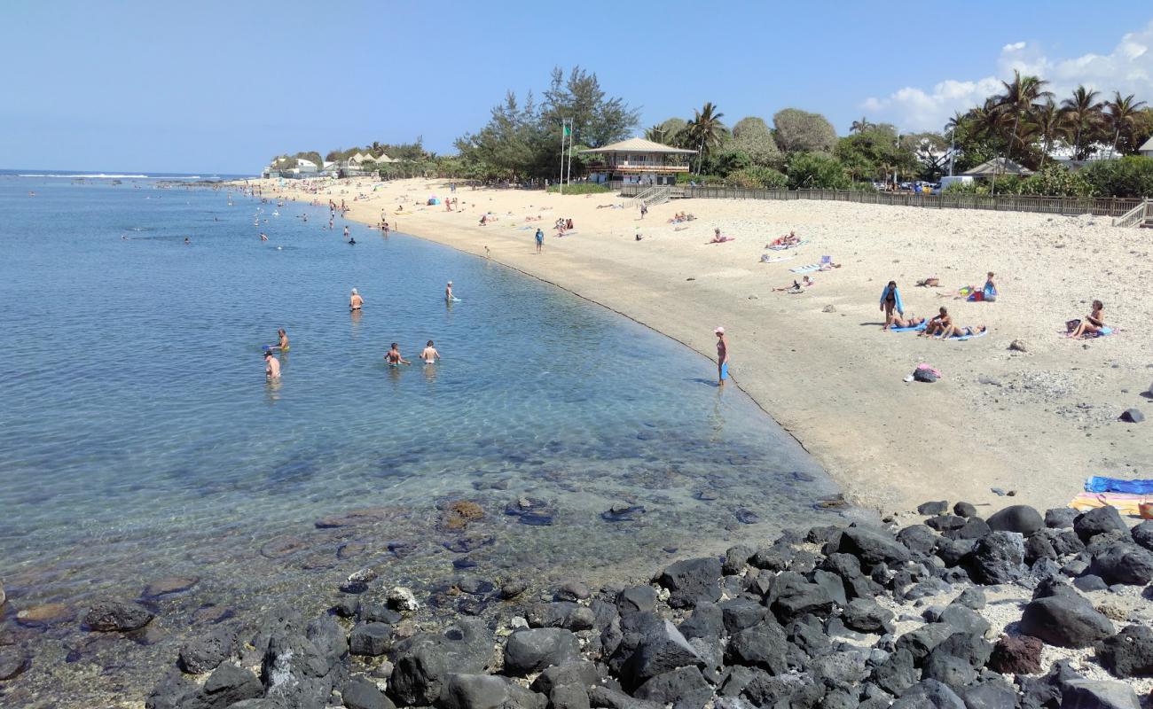 Foto af Saint-Pierre Beach med lys sand overflade