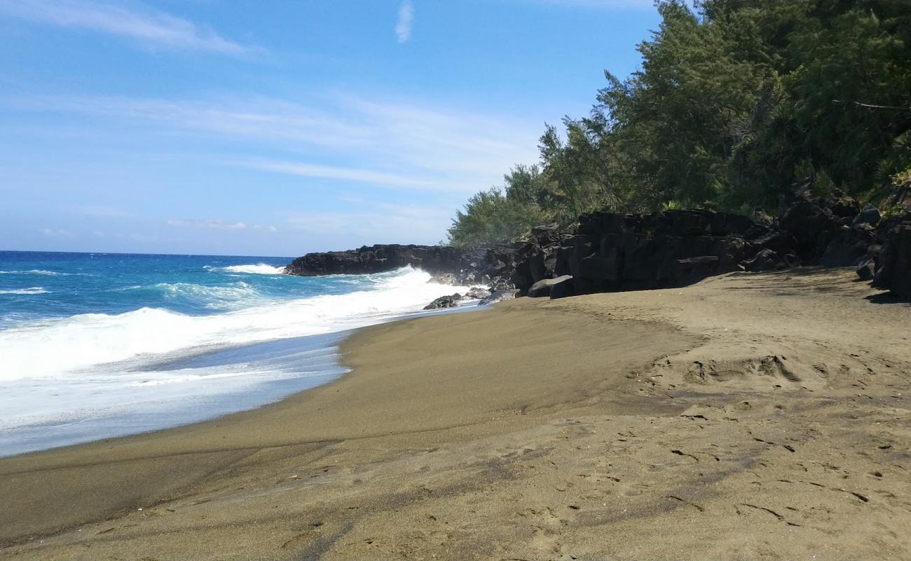 Foto af Green Beach med sort sand overflade