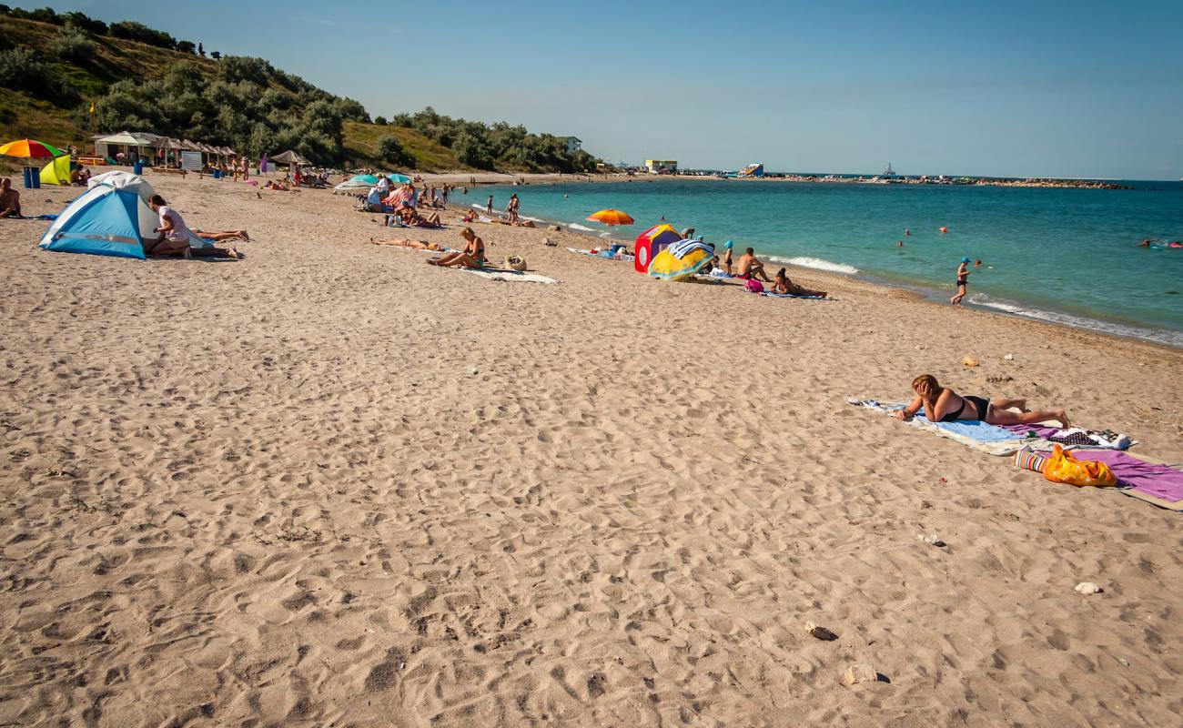 Foto af Moon beach med lys sand overflade