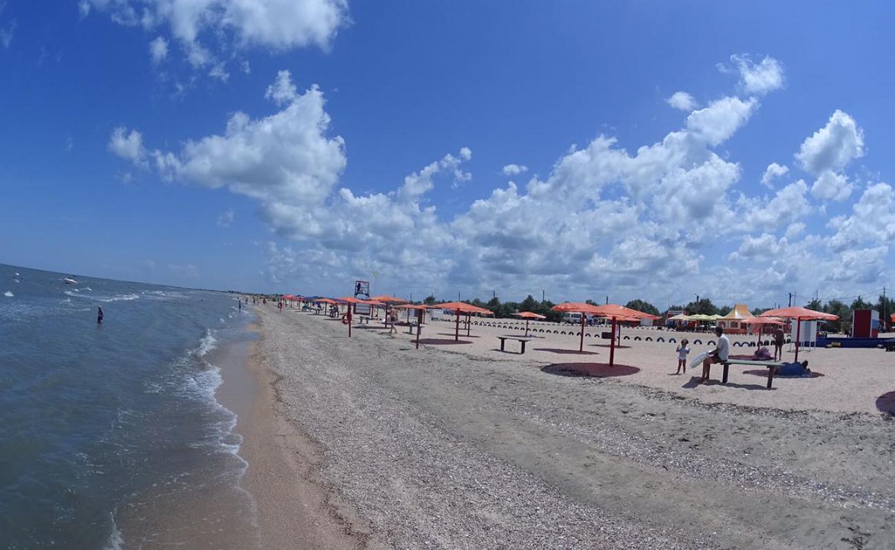 Foto af Oazis Beach med lys skaldesand overflade