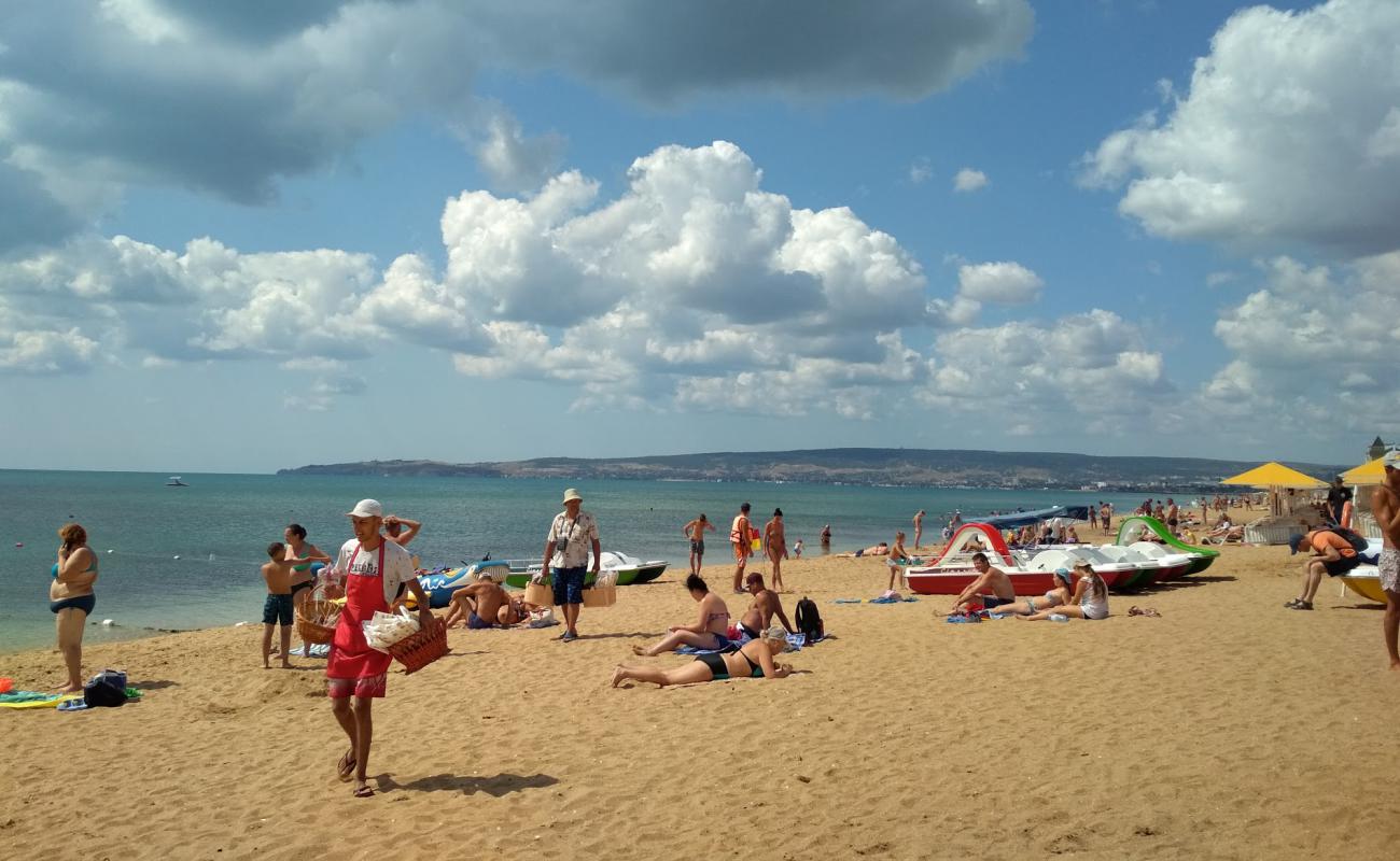 Foto af Lazurnyy Beach med let fin sten overflade