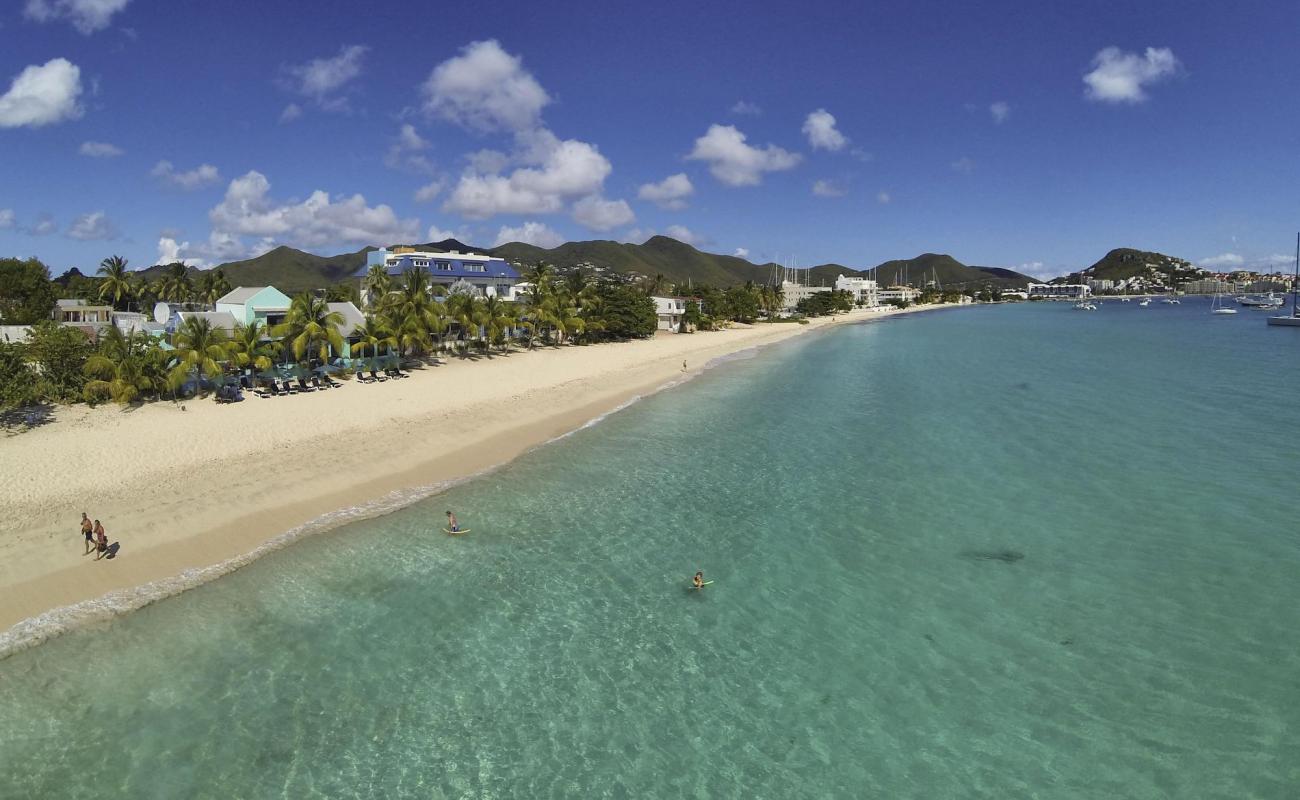 Foto af Simpson Bay beach med lys fint sand overflade